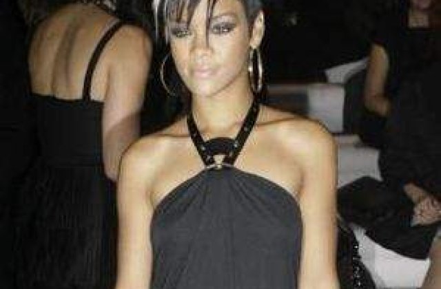 Rihanna rupe tacerea