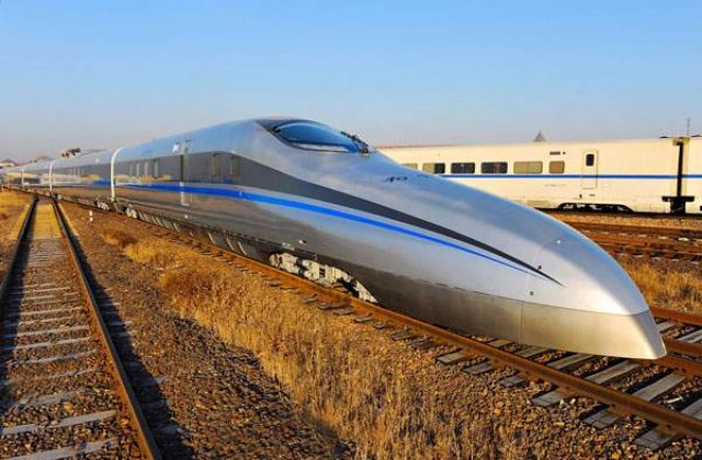 China testeaza un tren ce poate atinge 500 km/h