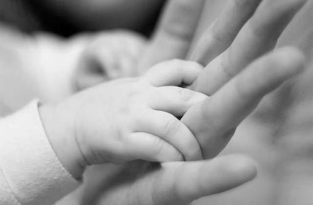 Siamezele din Pitesti sunt lipite in zona ficatului, dar au inimi separate