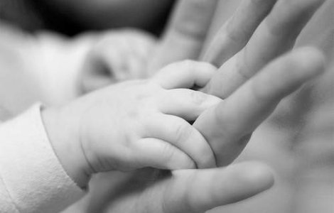 Siamezele din Pitesti sunt lipite in zona ficatului, dar au inimi separate