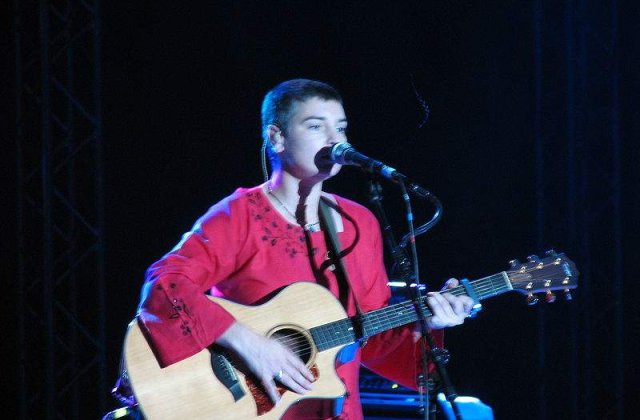 [VIDEO] Sinead O'Connor s-a casatorit... pentru 16 zile
