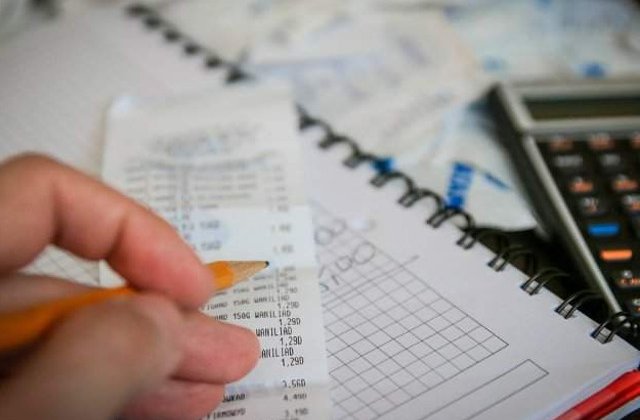 Studiu: 37% dintre romani traiesc de pe o zi pe alta