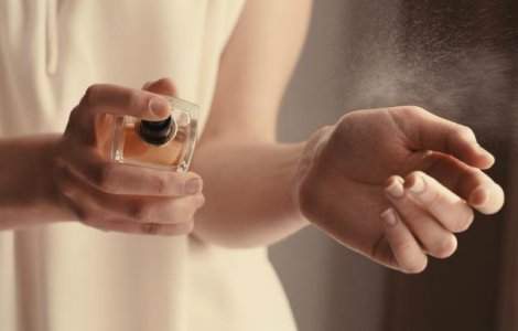  Top  10+ cele mai ieftine parfumuri de lux lansate de vedete