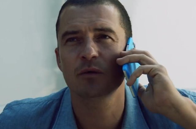 Millie Brown, Orlando Bloom, Dua Lipa, Liam Neeson, printre vedetele care poarta albastru in sprijinul copiilor dezavantajati din lume