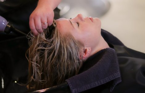  Top  6 lucruri pe care profesionistii din saloanele de coafura nu si le-ar face niciodata