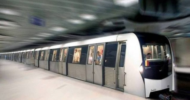 Un tanar a oprit un barbat care voia sa se sinucida la metrou/ VIDEO