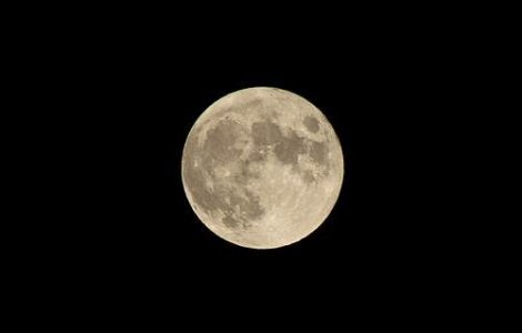 NASA a "aterizat" pe Luna