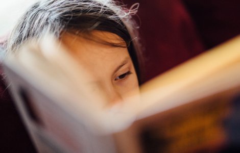 Programul National Prima Lumina. USR propune solutii pentru copiii care invata la lumanare