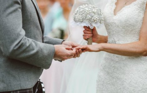 O mireasa a citit mesajele de infidelitate ale viitorului sot in locul juramintelor de nunta