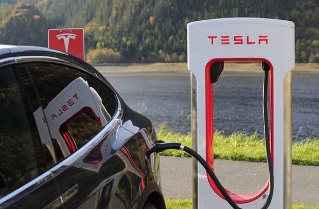 Tesla va dubla reteaua globala de puncte de incarcare in 2019: americanii vor sa lanseze o versiune mai rapida de Supercharger