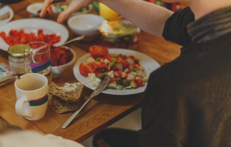 Studiu: O dieta cu un continut redus de proteine si bogata in carbohidrati imbunatateste sanatatea creierului