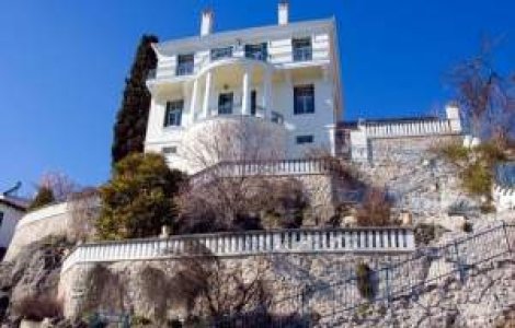 100 de cladiri ilegale din statiunile turistice "asteapta" demolarea