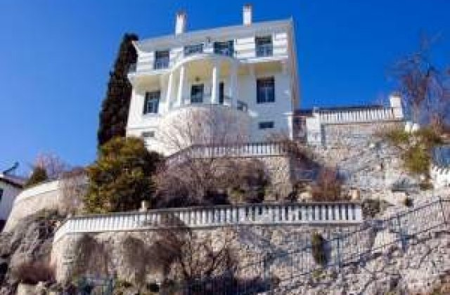 100 de cladiri ilegale din statiunile turistice "asteapta" demolarea