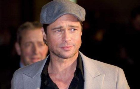 Brad Pitt se bate cu zombi... de trei ori la rand