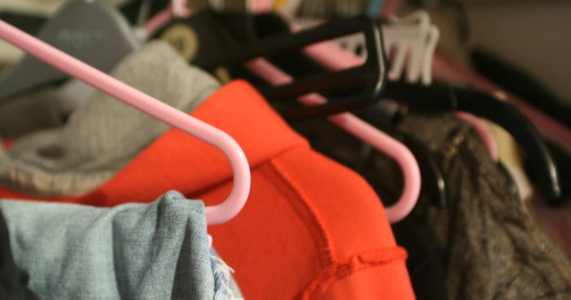 Somerii de la Nokia primesc bani de la UE pentru haine, tuns si barbierit