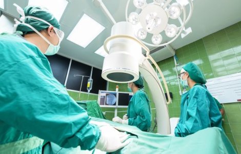 O femeie poate vorbi din nou, dupa 33 de ani, datorita unei interventii chirurgicale