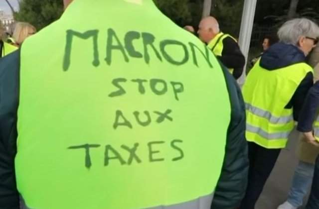 Confruntari intre manifestanti si fortele de ordine la Paris. S-au folosit gaze lacrimogene si un tun de apa