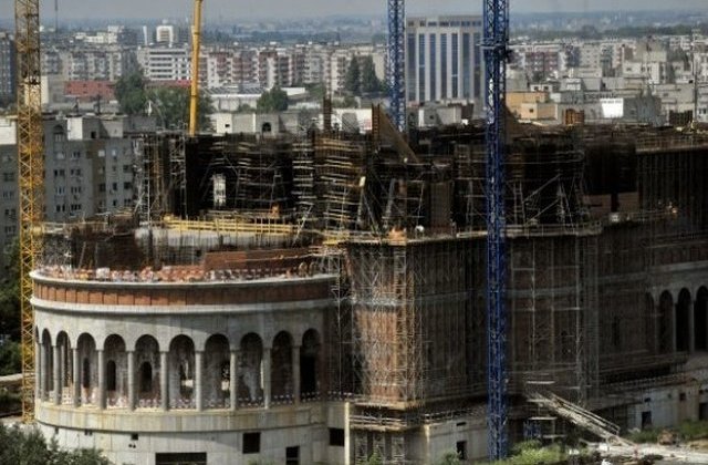 Circa 50.000 de oameni au asistat la slujba de sfintire a Catedralei Mantuirii Neamului