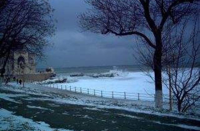 Ninsoarea si viscolul afecteaza traficul pe DN1