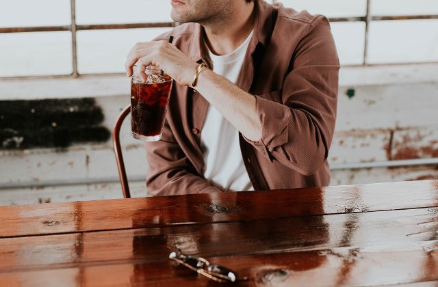 Studiu: Consumul bauturilor cu zahar, asociat cu munca la ore tarzii, poate creste riscul de diabet