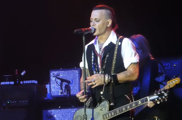 Johnny Depp a cantat la nunta lui Shane MacGowan/ FOTO
