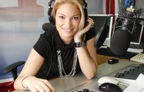 Valentina Pelinel defileaza pe podiumul Radio InfoPro