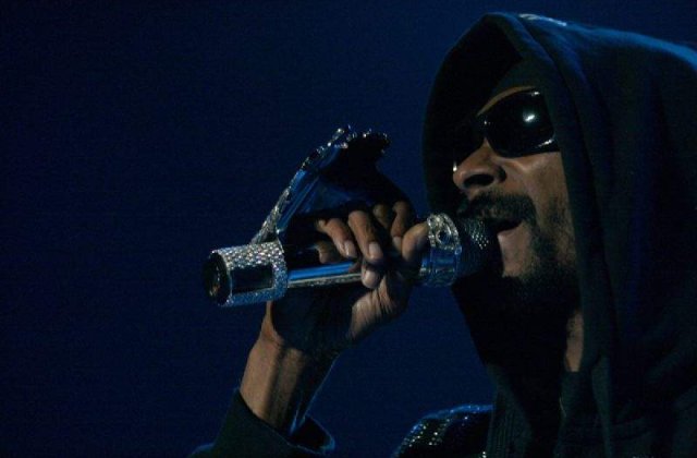 Snoop Dogg, tradat de alt "dog"