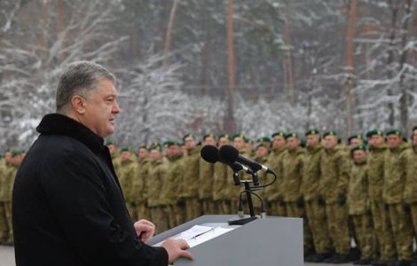 Presedintele ucrainean Petro Porosenko a promulgat legea martiala