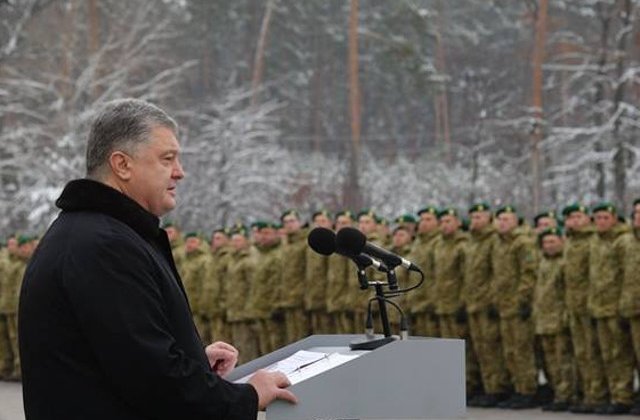 Presedintele ucrainean Petro Porosenko a promulgat legea martiala