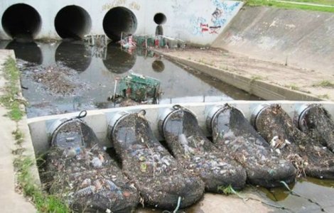 Autoritatile unui orasel din Australia au gasit o solutie ingenioasa pentru curatarea apelor poluate