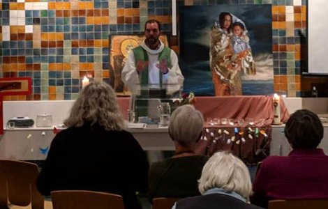 O biserica din Olanda tine slujbe fara intrerupere de aproape o luna, pentru a ajuta o familie de imigranti