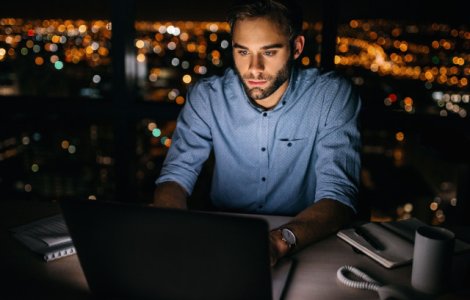  Top  Oboseala isi va spune cuvantul: 7 obiceiuri pe care sa le adopti pentru a ramane sanatos daca lucrezi noaptea