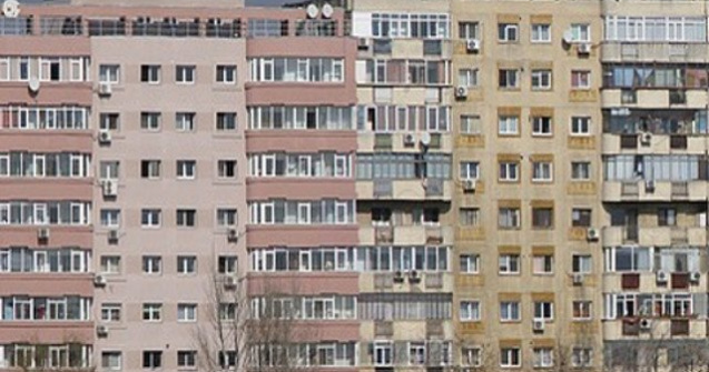 O femeie a murit dupa ce s-a aruncat de la etajul noua al unui bloc