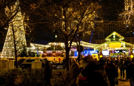 Vineri se aprind luminile de sarbatori in Capitala. Concerte, zona gastronomica si casute cu produse de sezon, la Targul de Craciun