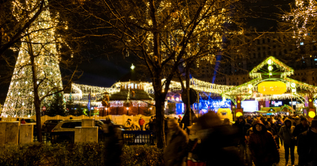 Vineri se aprind luminile de sarbatori in Capitala. Concerte, zona gastronomica si casute cu produse de sezon, la Targul de Craciun
