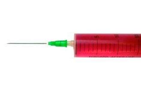 Agresorul care intepa femei in tramvai, retinut pentru 24 de ore