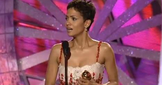 Halle Berry s-a logodit cu Brad Pitt... varianta franceza