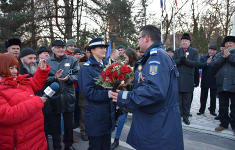 Un jandarm si-a cerut iubita in casatorie la finalul ceremoniilor de Ziua Nationala