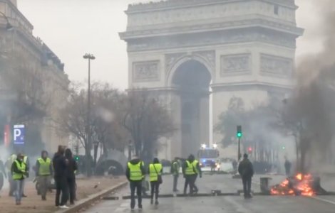 Violente la Paris: Ministrul de Interne invoca posibilitatea instaurarii starii de urgenta / VIDEO