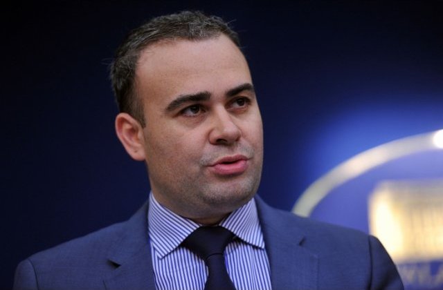 Darius Valcov, despre protestatarii #rezist: "Un firicel mic de praf in drumul nostru spre a cuceri istoria pe care o meritam"