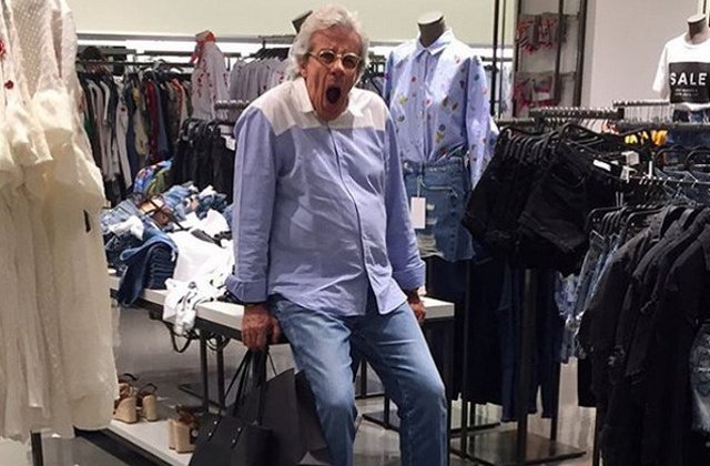 Au o rabdare de fier: 10+ imagini amuzante cu barbati asteptand femeile sa faca cumparaturi