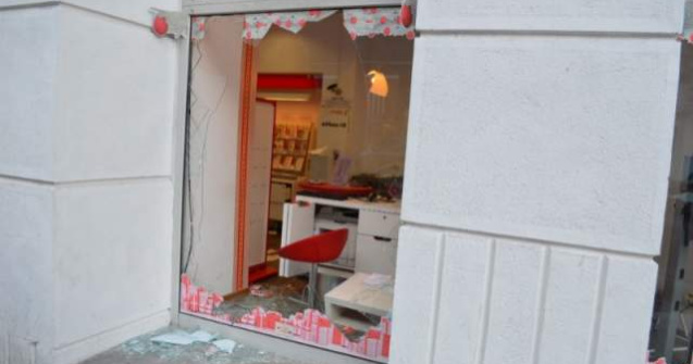 Bucurestiul, dupa "huliganiada": Unii distrug, altii strang, multi se plang