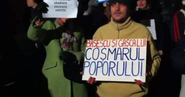 Peste 13.000 de persoane au protestat luni in toata tara