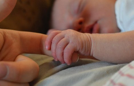 S-a nascut primul copil din lume dezvoltat intr-un uter transplantat de la o femeie decedata