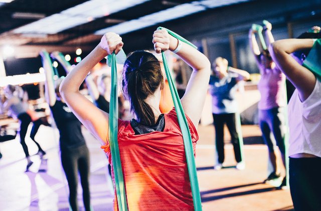 Studiu: Exercitiile fizice si suplimentele pe baza de proteine ar putea ajuta la inversarea fragilitatii