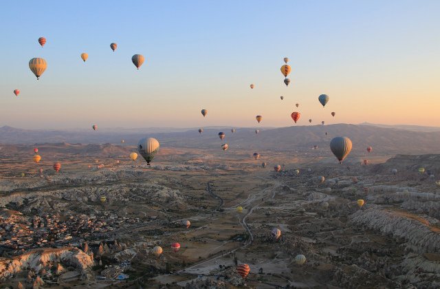Romanii reconsidera Turcia ca destinatie, in timp ce facilitatile de calatorie catre Canada ii atrag pe tot mai multi