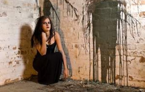 Moda de strada 2009: dark-sexy, piele, punk, carouri