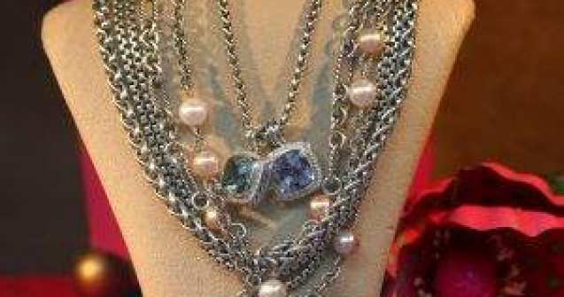 A furat bijuterii de 50.000 de euro, la doar 10 ani