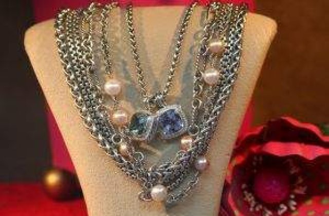 A furat bijuterii de 50.000 de euro, la doar 10 ani