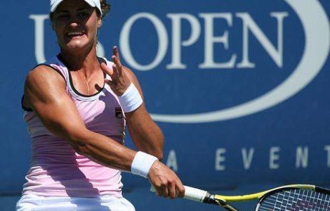 Australian Open: Monica Niculescu continua la dublu